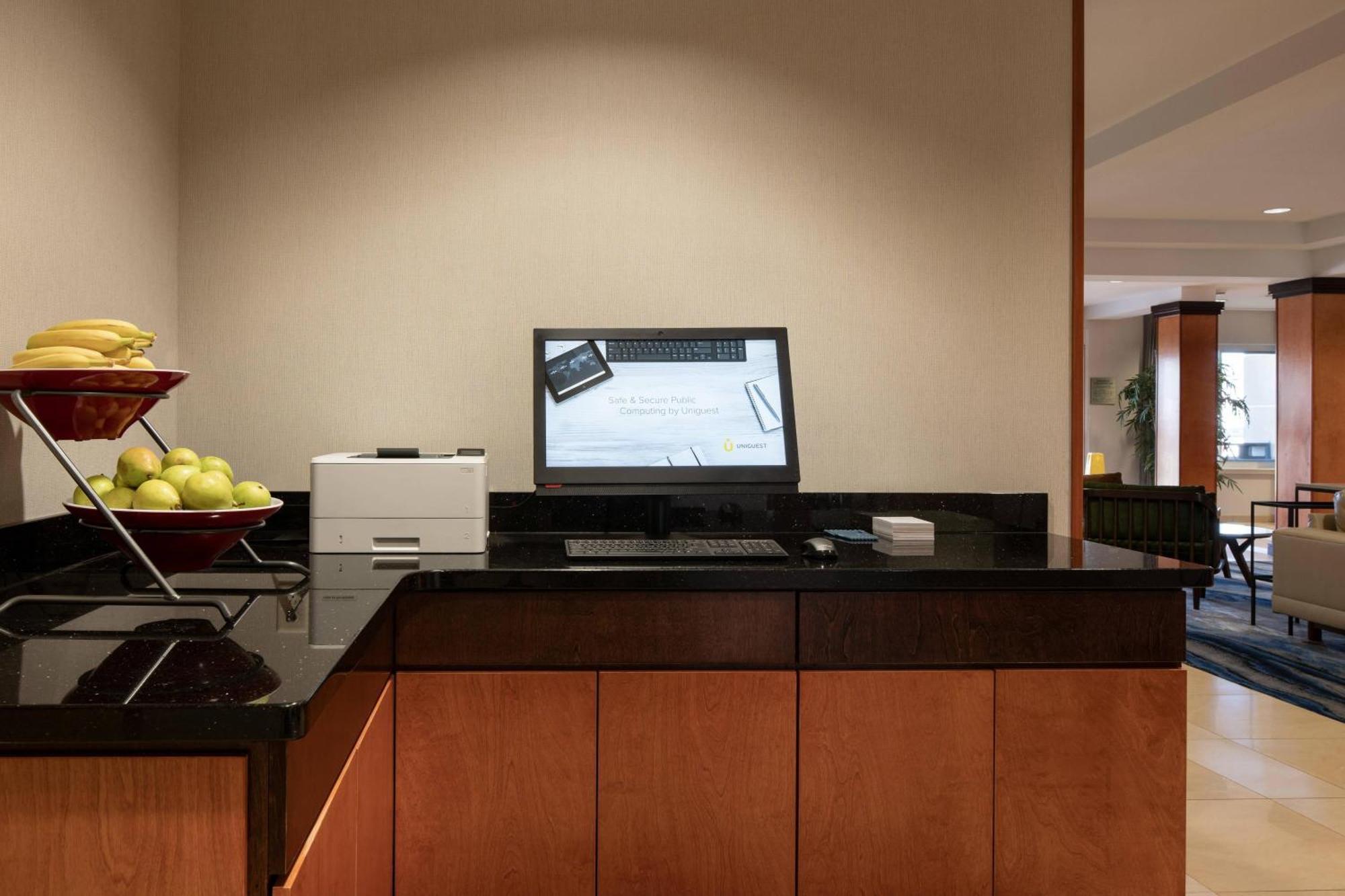 Fairfield Inn & Suites Redding Bagian luar foto